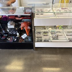 Cosas Quality Finds - Collector selection and sunglasses.