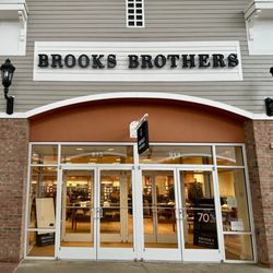 Brooks Brothers Factory Outlet - Front entrance to store