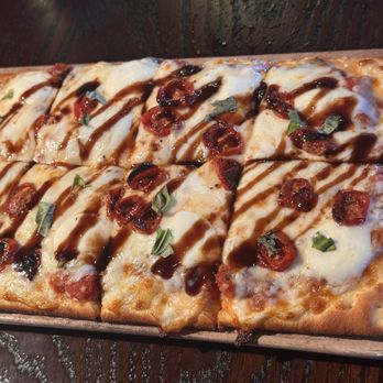 Puttshack - St. Louis - Margarita flatbread - Mini Golf Near Me - St. Louis, Missouri Puttshack - St. Louis - Margarita flatbread - Mini Golf Near Me - St. Louis, Missouri