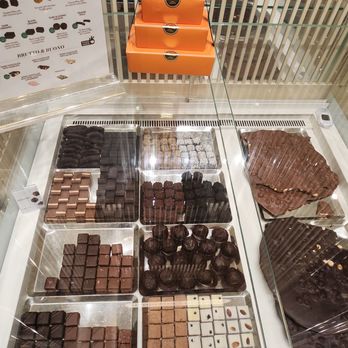 Venchi - Inside - Gelato Near Me - New York, New York