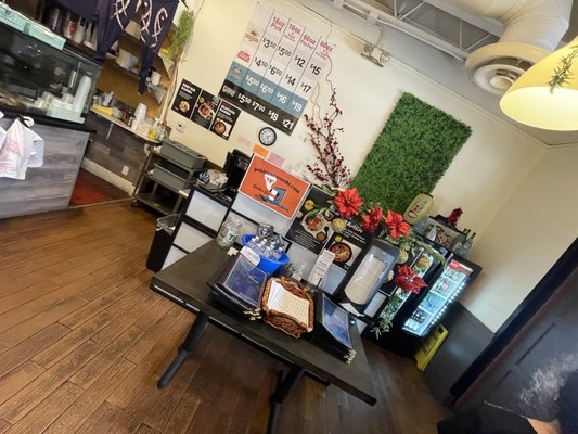 Poki Ramen & Sushi by null