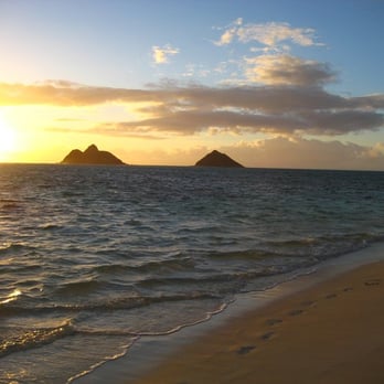 Lanikai Beach - Lanikai sunrise - Beaches Near Me - Kailua, Hawaii