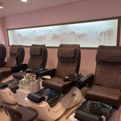Hazlet luxury Nail Spa - all new chairs