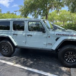 Go Clean Carwash - What a beautiful job this car wash does makes my jeep look beautiful.
