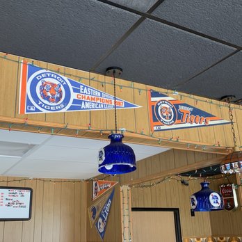 MT's Pizza King - Cool Vibe! - Pizza Near Me - Wyandotte, Michigan MT's Pizza King - Cool Vibe! - Pizza Near Me - Wyandotte, Michigan