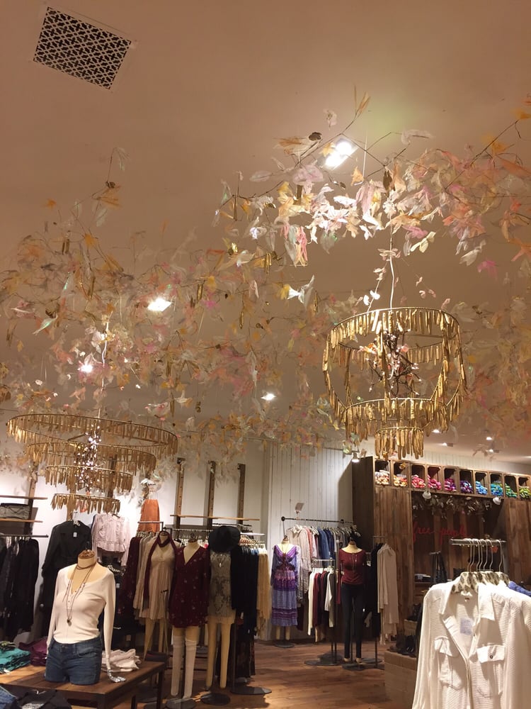 Free People Logo