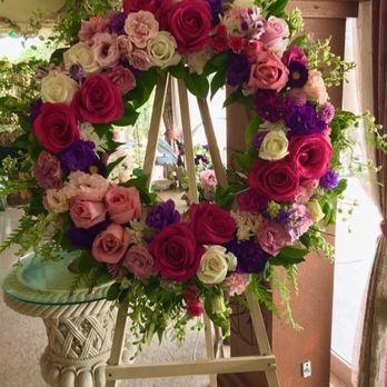 Cypress Florist - Sympathy Wreath - Florists Near Me - Cypress, California Cypress Florist - Sympathy Wreath - Florists Near Me - Cypress, California