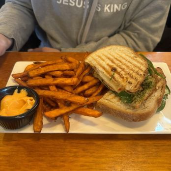 The Newsroom Pub - Chicken panini and sweet potatoes fries side of smash sauce - American Near Me - Lynden, Washington