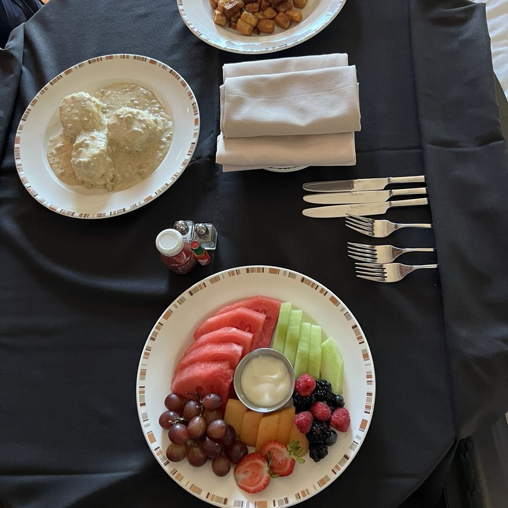 M Resort - Room service: fruit plate, biscuits and gravy, and a breakfast burrito - Hotels Near Me - Henderson, Nevada M Resort - Room service: fruit plate, biscuits and gravy, and a breakfast burrito - Hotels Near Me - Henderson, Nevada