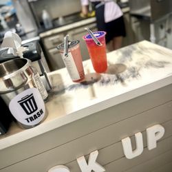 Dragon Leaf Tea Bar - Pickup counter