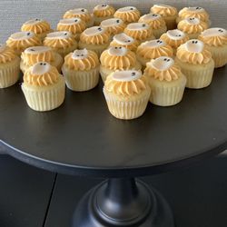 Dulce Cakes & Desserts - My favorite are tiny cupcakes. Posted 10/26/24