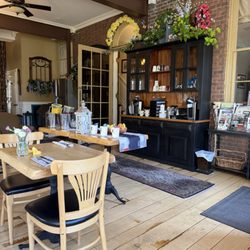 Olivia's Bridge Street Inn - Dining room for breakfast.