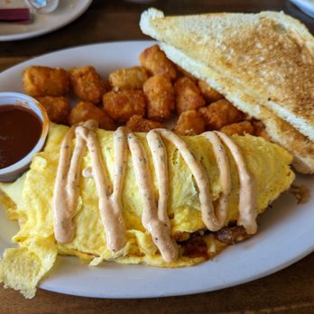Ellie's Farmhouse - Methuen - Barbacoa omelette with a choice of potato, I picked tater tots - American Near Me - Methuen, Massachusetts Ellie's Farmhouse - Methuen - Barbacoa omelette with a choice of potato, I picked tater tots - American Near Me - Methuen, Massachusetts