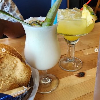 El Cangrejo Bar & Grill - Pina colada and pineapple margarita - Seafood Near Me - Chicago, Illinois El Cangrejo Bar & Grill - Pina colada and pineapple margarita - Seafood Near Me - Chicago, Illinois