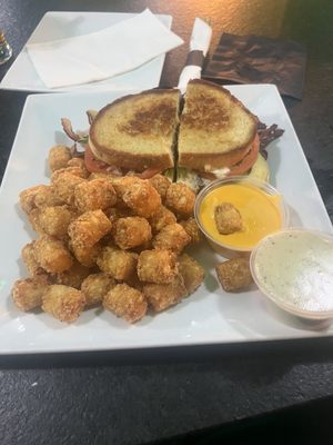 Birdies Sports Bar & Grill by null