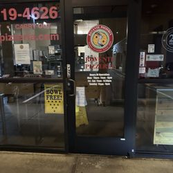 Rovente Pizzeria - Southwest - This place advertised they were open until 9pm to pick up my pizza, I work in the service industry and it's never guaranteed.