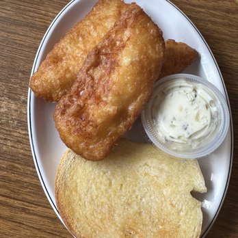 Oak Lawn Tavern - Cod with garlic toast - Beer, Wine & Spirits Near Me - Brainerd, Minnesota Oak Lawn Tavern - Cod with garlic toast - Beer, Wine & Spirits Near Me - Brainerd, Minnesota