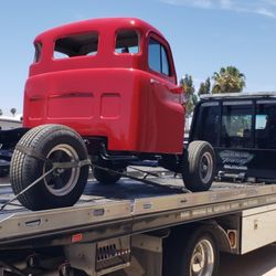 Hook Up Towing - Classic truck
