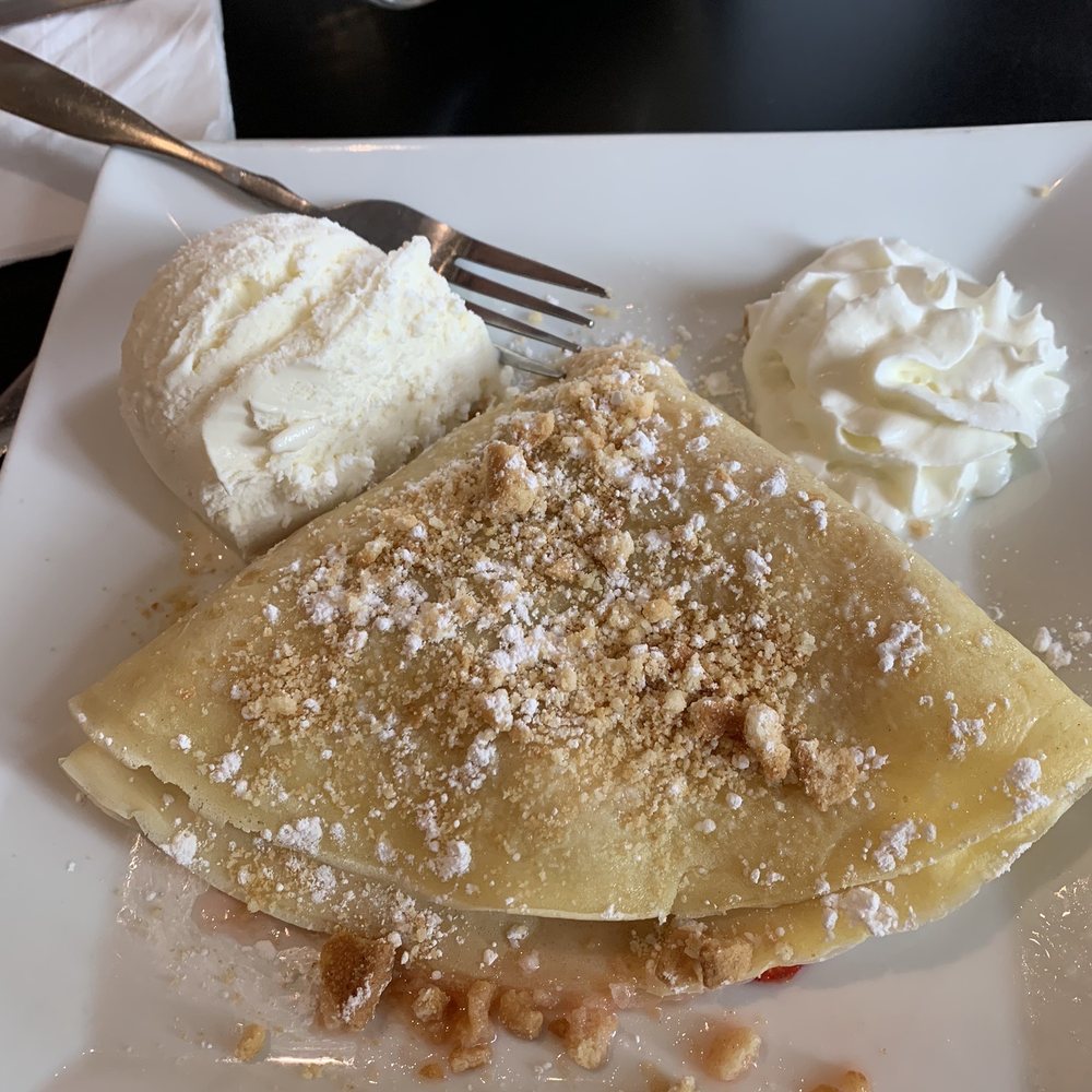 Strawberry crepes with ice cream