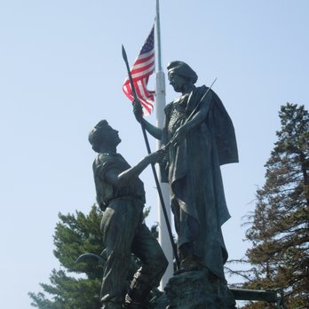 Pawtucket Civil War Memorial - Love the way this shot came out - Landmarks & Historical Buildings Near Me - Pawtucket, Rhode Island