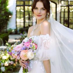 Regian's Photography - Meet the bride