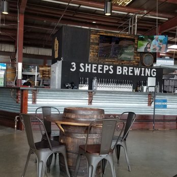 3 Sheeps Brewing - Excellent bar area - Breweries Near Me - Sheboygan, Wisconsin