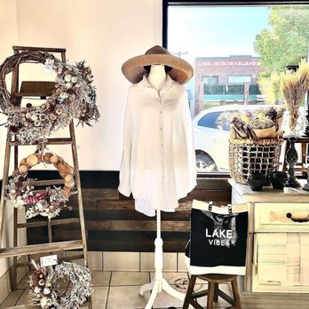 The Peppered Mercantile - a display of a hat and a dress on a mannequin - Home Decor Near Me - Sandpoint, Idaho The Peppered Mercantile - a display of a hat and a dress on a mannequin - Home Decor Near Me - Sandpoint, Idaho
