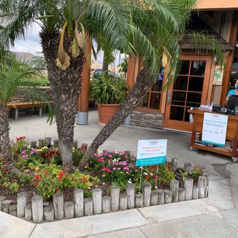 Islands Restaurant - Waiting area - Burgers Near Me - Corona, California Islands Restaurant - Waiting area - Burgers Near Me - Corona, California