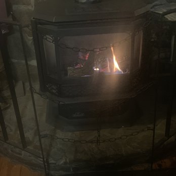 Pine Lounge - Cozy Fireplace - Lounges Near Me - Cowlesville, New York