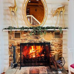Eagle Zen Winery - Crackling fireplace in the cold months