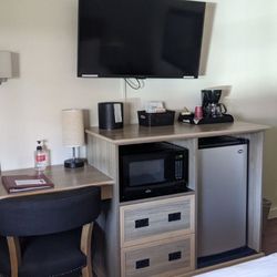 Cold Creek Inn & Suites