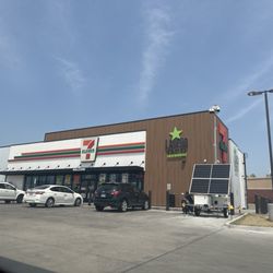 7-Eleven - Outside