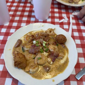 Jb’s Shrimp Shack - Shrimp and cheese grits were excellent! This is the small portion $16 . Fast and good service - Seafood Near Me - Brunswick, Georgia