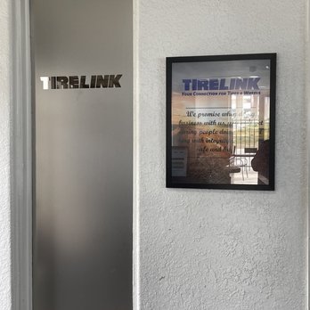 Tirelink - Clean waiting area - Tires Near Me - Spring, Texas