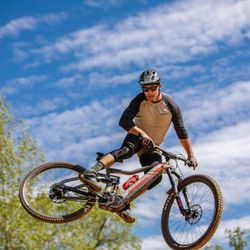 Revolution Mobile Bike Repair - NW Arkansas Devinci Cycles Dealer