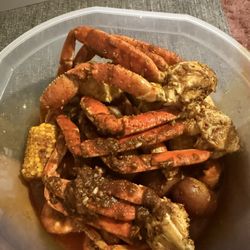 Let’s Crab - Three crab leg clusters, one and a half pound of shrimp. Corn and potatoes. Let's crab sauce medium .