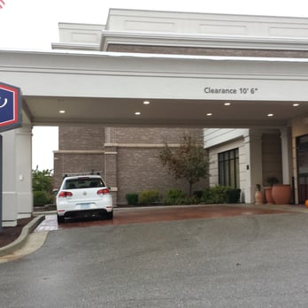 Hampton Inn Burlington - Entrance - Hotels Near Me - Burlington, Wisconsin Hampton Inn Burlington - Entrance - Hotels Near Me - Burlington, Wisconsin