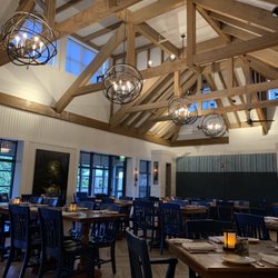 Wind & Waves Grill