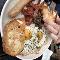 Wayland's Yard - Yard full breakfast