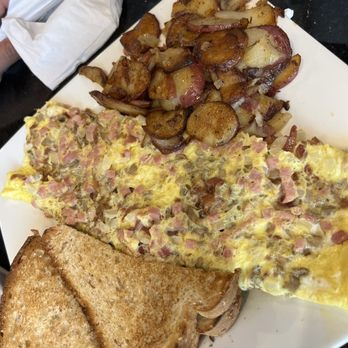 Keke's Breakfast Cafe - Make your own omelette with home potatoes and toast - Breakfast & Brunch Near Me - Windermere, Florida Keke's Breakfast Cafe - Make your own omelette with home potatoes and toast - Breakfast & Brunch Near Me - Windermere, Florida