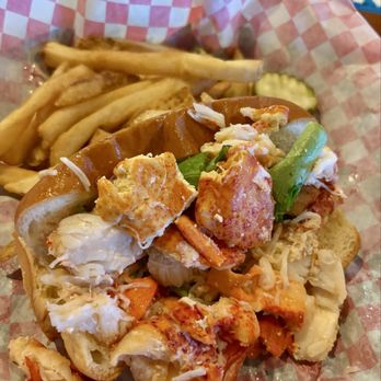 The River House - Lobster roll - Seafood Near Me - Portsmouth, New Hampshire