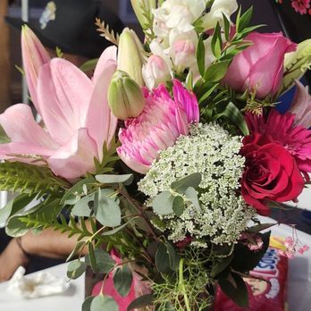 Florena - Beautiful birthday flowers - Florists Near Me - Encinitas, California Florena - Beautiful birthday flowers - Florists Near Me - Encinitas, California