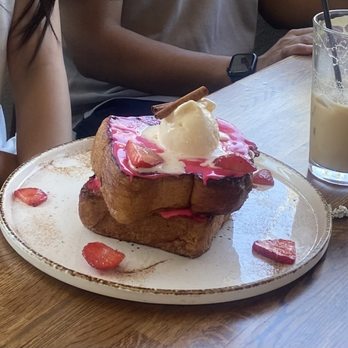 Madres Brunch - The Manhattan - Breakfast & Brunch Near Me - Bellflower, California Madres Brunch - The Manhattan - Breakfast & Brunch Near Me - Bellflower, California