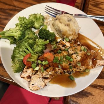 Stripes Pub & Grill - Whiskey glazed chicken with mashed potatoes and broccoli. - American Near Me - Navarre, Florida Stripes Pub & Grill - Whiskey glazed chicken with mashed potatoes and broccoli. - American Near Me - Navarre, Florida