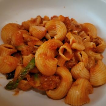 North Italia - Split plate of the fennel pasta with marinara substitute for the creamy cheese sauce. - Italian Near Me - Canoga Park, California North Italia - Split plate of the fennel pasta with marinara substitute for the creamy cheese sauce. - Italian Near Me - Canoga Park, California