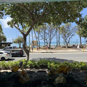 Eggs 'n Things - Waikiki Beach Eggspress - View of beach. - Breakfast & Brunch Near Me - Honolulu, Hawaii Eggs 'n Things - Waikiki Beach Eggspress - View of beach. - Breakfast & Brunch Near Me - Honolulu, Hawaii