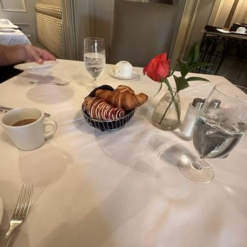Wentworth Mansion - Complimentary Breakfast at Circa 1886 - Hotels Near Me - Charleston, South Carolina
