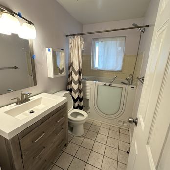 Vitex Innovation - This was the bathroom before - ugly jet tub, ugly old floors, very ugly tile, and old toilet. - General Contractors Near Me - Rancho Cordova, California Vitex Innovation - This was the bathroom before - ugly jet tub, ugly old floors, very ugly tile, and old toilet. - General Contractors Near Me - Rancho Cordova, California