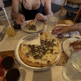 Monkeypod Kitchen - Hamakua Mushroom & Truffle Oil Pizza - Tacos Near Me - Honolulu, Hawaii