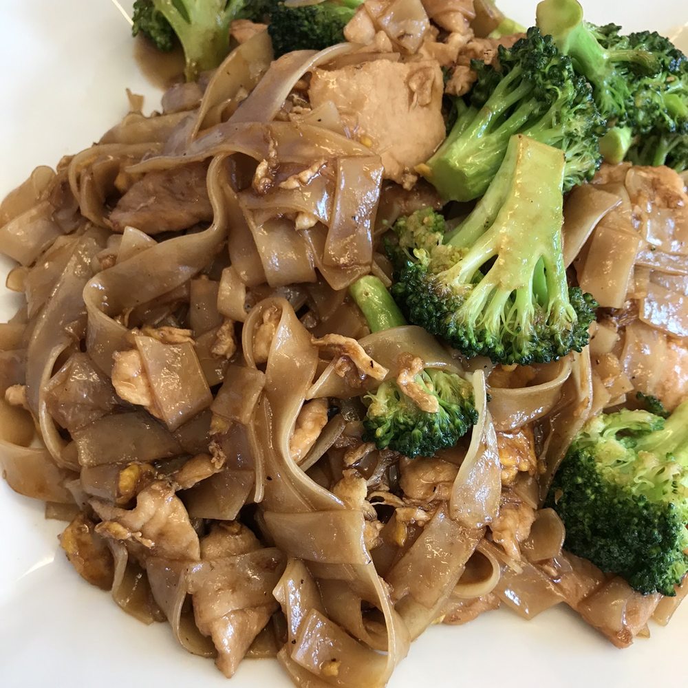Sawatdee - Pad siew with pork - Vietnamese Near Me - Plattsburgh, New York Sawatdee - Pad siew with pork - Vietnamese Near Me - Plattsburgh, New York